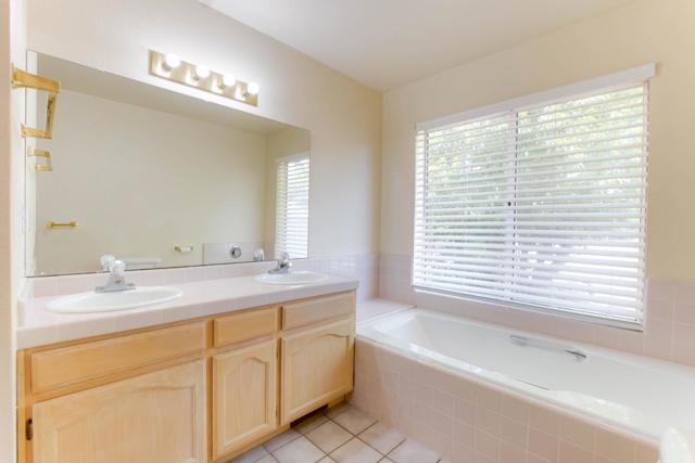 6460 Cabernet Drive, Hollister CA: https://media.crmls.org/mediaz/0bf0d84f-1967-4f86-be7b-4250f00f8d83.jpg