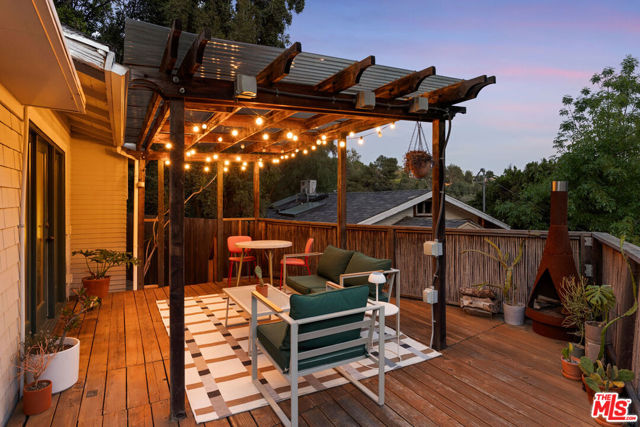 632 Museum Drive, Los Angeles CA: https://media.crmls.org/mediaz/0bf0fc61-8002-4d69-b9e6-10c1ec1c6147.jpg