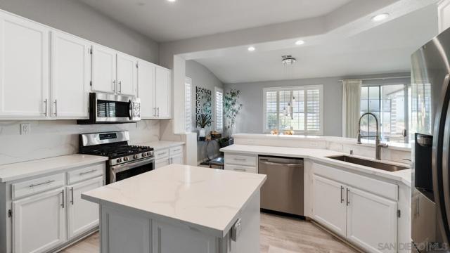 28371 Evening Star Dr, Menifee CA: https://media.crmls.org/mediaz/0bf14e45-c845-42d1-bd4b-9bbd6b37d3e1.jpg