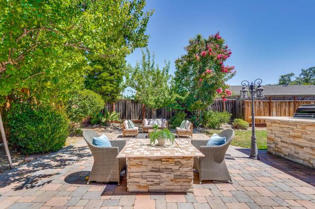 6107 Paso Los Cerritos, San Jose CA: https://media.crmls.org/mediaz/0bf23d5d-2632-4c81-af0f-4497132deef7.jpg