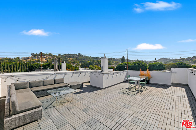 3288 N Canary Way, Los Angeles CA: https://media.crmls.org/mediaz/0bf25b31-e257-4f04-ac2f-81bd925c23cf.jpg
