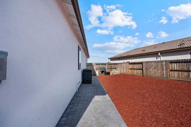 2111 Rosewood Drive, Hollister CA: https://media.crmls.org/mediaz/0bf26075-dff9-412b-809c-593c94be031a.jpg