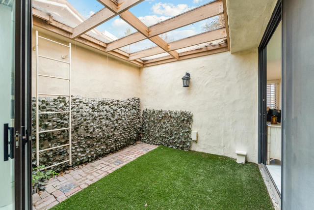 130 Don Miguel Circle, Palm Desert CA: https://media.crmls.org/mediaz/0bf26757-8c32-4d01-91c1-bee6dec8d0c2.jpg