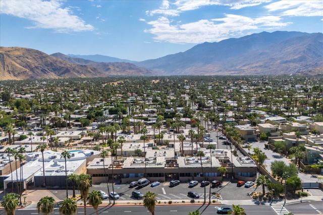1111 E Palm Canyon Drive, Palm Springs CA: https://media.crmls.org/mediaz/0bf285d3-61cc-496b-83db-e0732eef2cc8.jpg