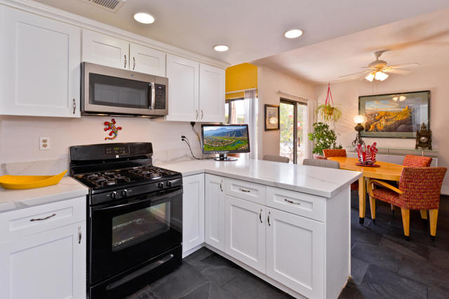 1291 Tiffany N Circle, Palm Springs CA: https://media.crmls.org/mediaz/0bf302dd-2fa2-4382-8684-6136dac3d643.jpg