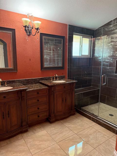 Detail Gallery Image 10 of 12 For 12128 via Antigua, El Cajon,  CA 92019 - 4 Beds | 3 Baths
