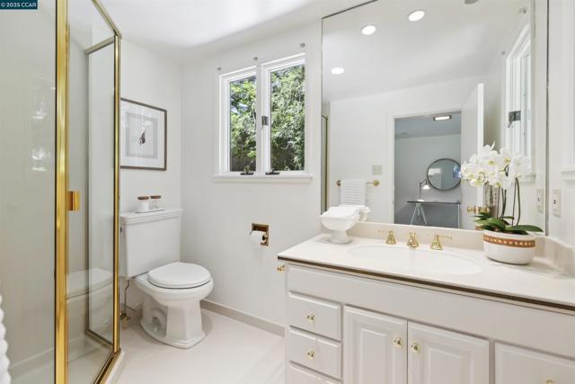 1087 Rahara Dr, Lafayette CA: https://media.crmls.org/mediaz/0bf32753-dddc-4f11-a9a3-9c6e1eaa5f41.jpg