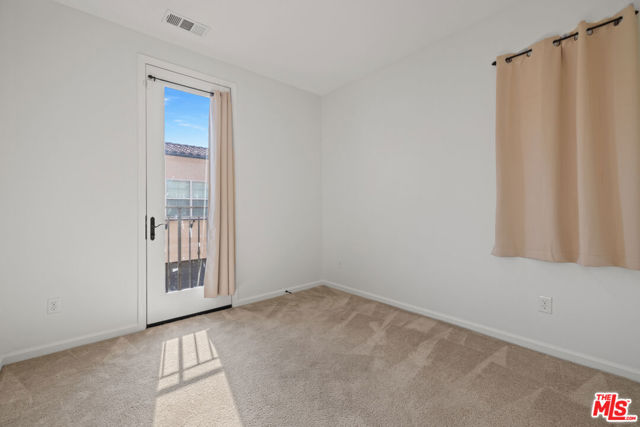 21749 Bene Drive, Santa Clarita CA: https://media.crmls.org/mediaz/0bf32a10-7842-4426-983e-8f00532b6e36.jpg
