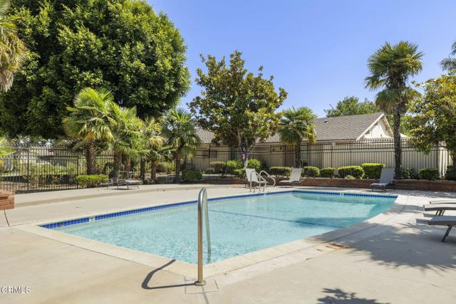 658 Holly Avenue, Oxnard CA: https://media.crmls.org/mediaz/0bf4a680-c63b-4e70-8421-a5ca8452a715.jpg