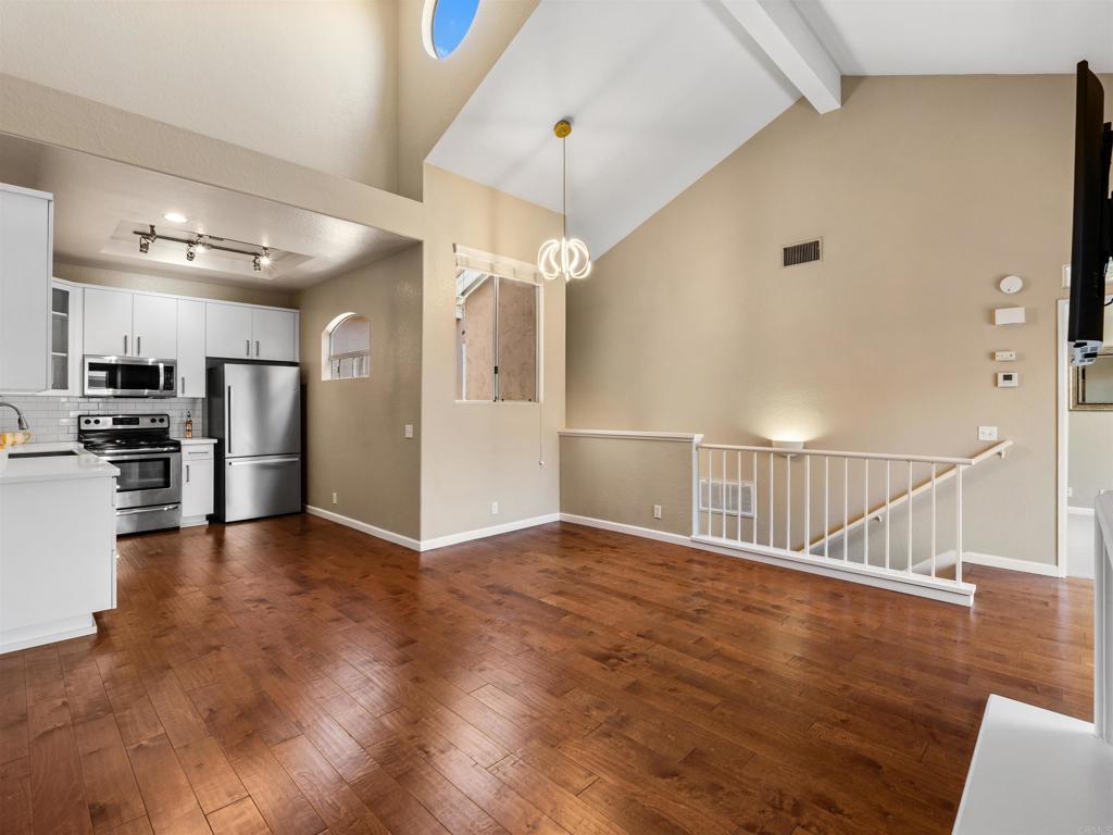 7275 Calabria Ct - photo 5