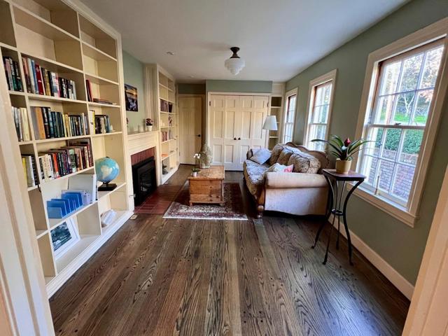 811 Alameda Avenue, Monterey CA: https://media.crmls.org/mediaz/0bf5c2a1-2b94-49d0-861d-d904216c3a04.jpg