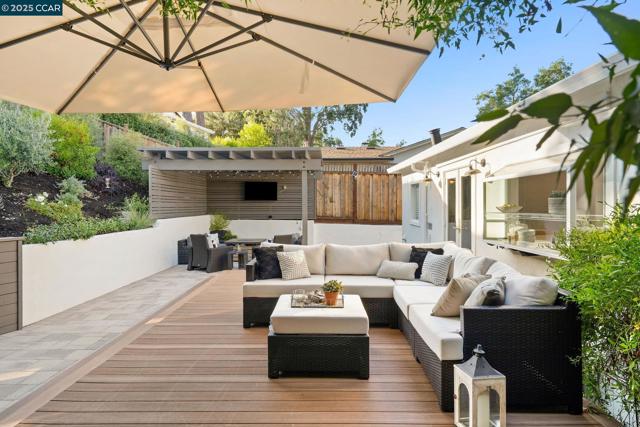 117 Montana Dr, Danville CA: https://media.crmls.org/mediaz/0bf5c60f-4b4b-41f1-b768-351267d54c00.jpg