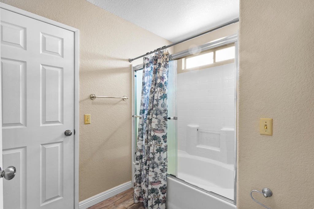 https://media.crmls.org/mediaz/0bf5d4eb-5ad8-486d-89eb-76741cb7c3d9.jpg?preset=X-Large