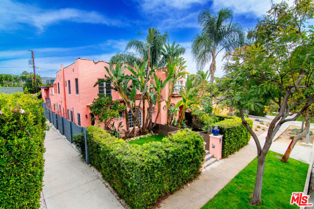 930 N Harper Avenue, West Hollywood CA: https://media.crmls.org/mediaz/0bf66050-147e-425c-b6c9-5bfb9f4c2156.jpg