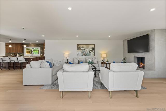 896 La Jolla Rancho Road, La Jolla CA: https://media.crmls.org/mediaz/0bf68706-f185-49fd-bf53-d26fb3b3c431.jpg