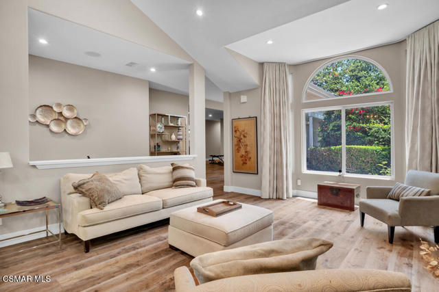4953 Kilburn Court, Oak Park CA: https://media.crmls.org/mediaz/0bf6efb0-786b-4b93-bfc6-f90cf313f94a.jpg