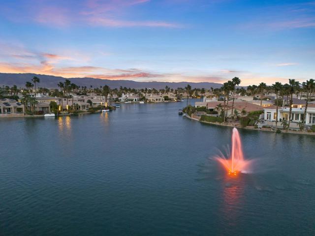 47410 Via Florence, La Quinta CA: https://media.crmls.org/mediaz/0bf704da-448c-4ba0-a084-ae8f1bdaf8fa.jpg