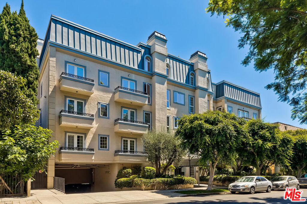 1370 Kelton Avenue #203