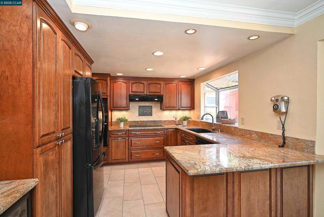 5091 Saint Celestine Ct, Concord CA: https://media.crmls.org/mediaz/0bf7214b-4a5f-4e07-b8d8-d3ed878ec686.jpg