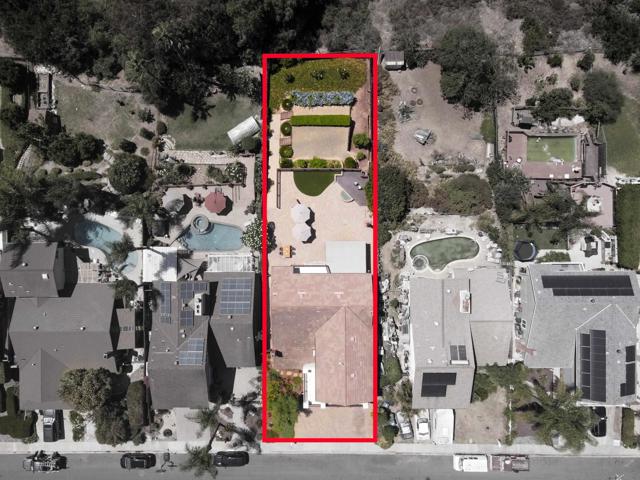 3943 Catamarca Dr, San Diego CA: https://media.crmls.org/mediaz/0bf72d0e-827e-45e1-a063-ca3f41a2539f.jpg