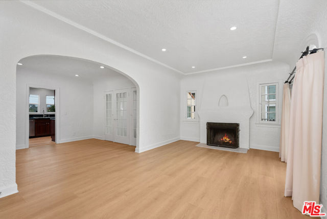 827 23rd Street, Santa Monica CA: https://media.crmls.org/mediaz/0bf731c0-fe74-4b42-8c9d-98c2469aab8f.jpg