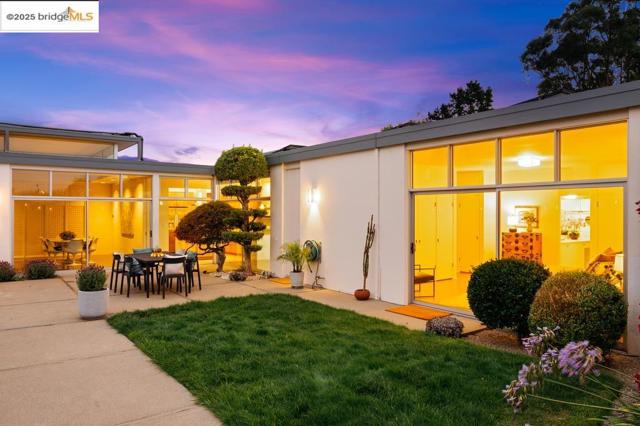7145 View Ave, El Cerrito CA: https://media.crmls.org/mediaz/0bf732e6-4843-4a64-b670-d57582eda3e6.jpg