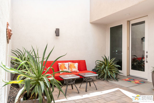 669 Wilson Lane, Palm Springs CA: https://media.crmls.org/mediaz/0bf73a0b-d85f-4ec1-a699-8d8833828f71.jpg