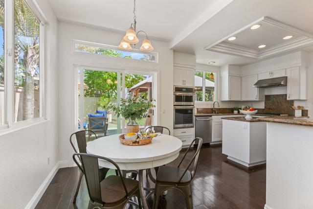 2490 Bear Rock Gln, Escondido CA: https://media.crmls.org/mediaz/0bf7507a-72e2-4e36-80d8-69641fbf860b.jpg