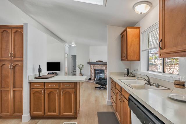 27950 Lancelot Court, Hayward CA: https://media.crmls.org/mediaz/0bf85227-697c-44b6-b28e-ec74d6636954.jpg