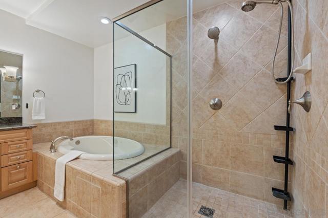 1040 Genter St, La Jolla CA: https://media.crmls.org/mediaz/0bf876fc-0caf-483c-8aa6-c33b15fdf59f.jpg