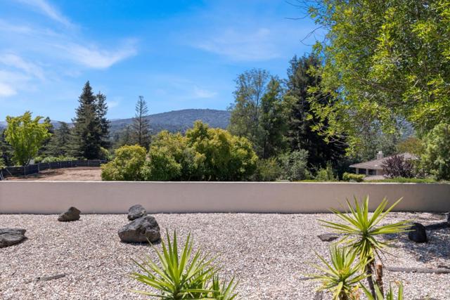 1091 Valley View Court, Los Altos CA: https://media.crmls.org/mediaz/0bf9a72a-d8eb-4225-bb90-de414259bb9e.jpg