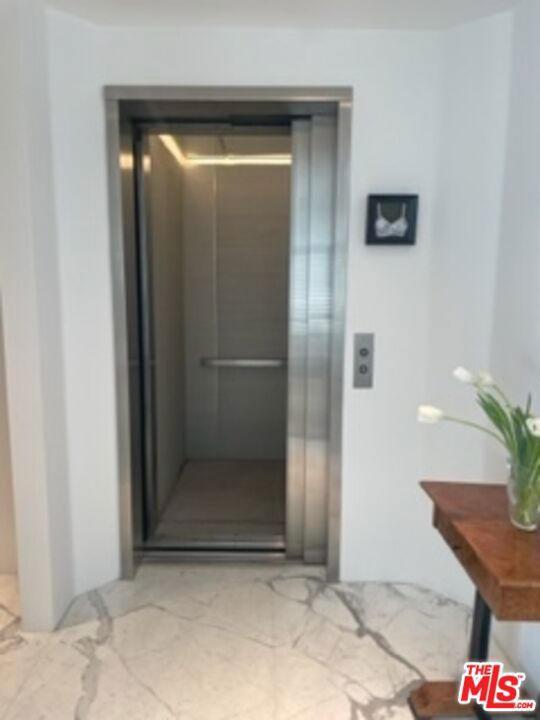 9033 VISTA GRANDE Street, West Hollywood CA: https://media.crmls.org/mediaz/0bf9bddf-576c-4801-920e-ba0277a00a86.jpg