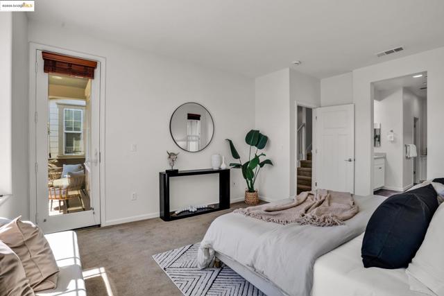 1623 Fortmann Way, Alameda CA: https://media.crmls.org/mediaz/0bfa34b2-f217-43c3-9221-023a3fca7e5a.jpg