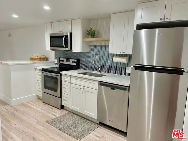 2506 Zorada Drive, Los Angeles CA: https://media.crmls.org/mediaz/0bfa5e6a-3cab-40b6-a463-ec1f2ebebbc2.jpg