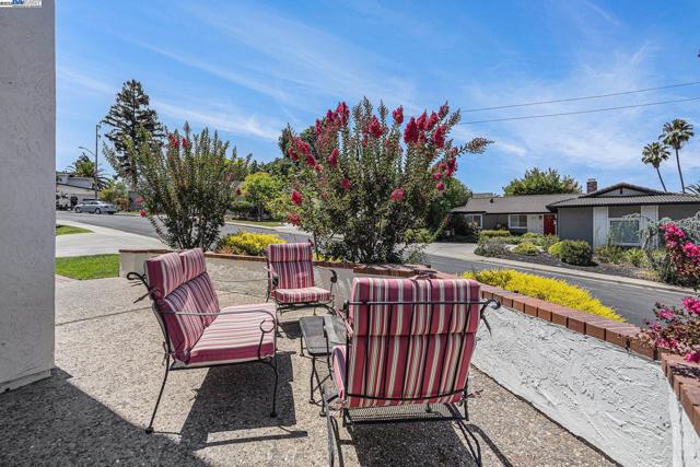 3868 Orion Ct, Pleasanton CA: https://media.crmls.org/mediaz/0bfa7c44-2567-4755-b2b6-e5924514d976.jpg