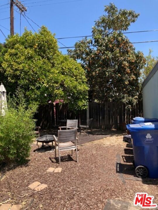 1212 1214 S Tremaine Avenue, Los Angeles CA: https://media.crmls.org/mediaz/0bfa929e-41eb-430a-88c4-2cc0a54ba221.jpg
