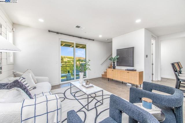 7018 Stags Leap Ln, Dublin CA: https://media.crmls.org/mediaz/0bfa95b2-3eea-4b34-acdc-ab9281ec4216.jpg