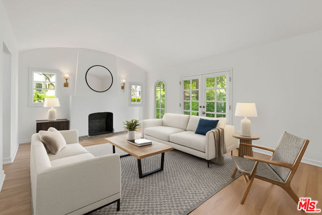 951 N Martel Avenue, Los Angeles CA: https://media.crmls.org/mediaz/0bfaf9f8-1a58-4dfb-a1d7-d3b6b618341b.jpg