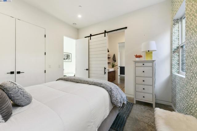 Image 42 of 51 For 730 Henry Street
