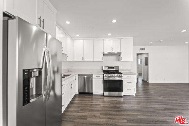 1254 9th Street, Santa Monica CA: https://media.crmls.org/mediaz/0bfbdc27-e344-4408-b769-a2df10892bcb.jpg