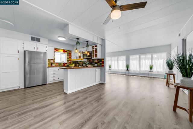 16401 San Pablo Ave, San Pablo CA: https://media.crmls.org/mediaz/0bfbf802-e057-49a9-a3fb-9c8eba0047da.jpg