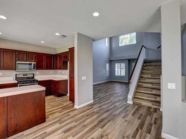 Detail Gallery Image 9 of 51 For 13467 Leafwood Dr, Corona,  CA 92883 - 4 Beds | 3 Baths