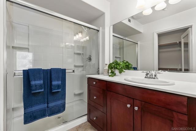 3528 Shoreline Bluff Ln, San Diego CA: https://media.crmls.org/mediaz/0bfc73dd-3d3b-401d-91c2-ea4a474b9c25.jpg