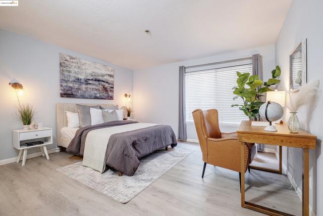 389 Belmont St, Oakland CA: https://media.crmls.org/mediaz/0bfc7531-9d9f-4db4-9776-a27065624fca.jpg