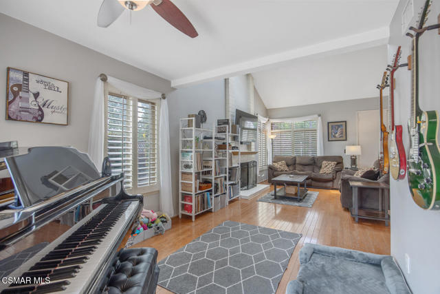 974 Hillview Cir Simi Valley-large-009-0