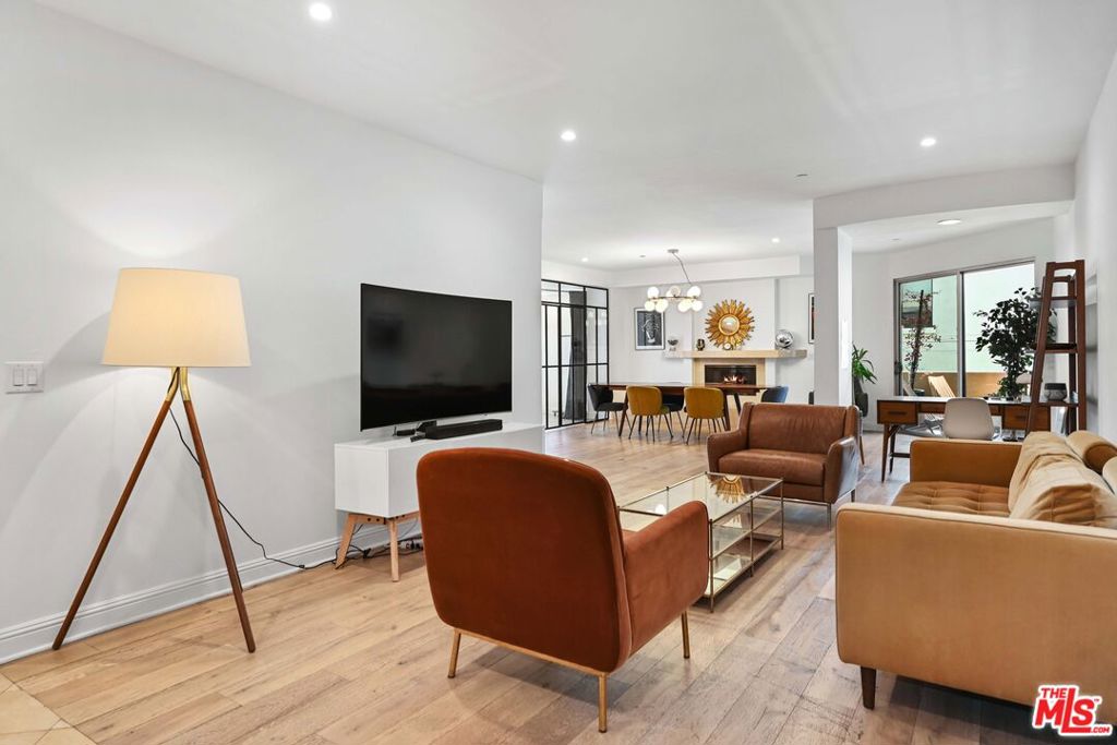 1521 Greenfield Avenue #305