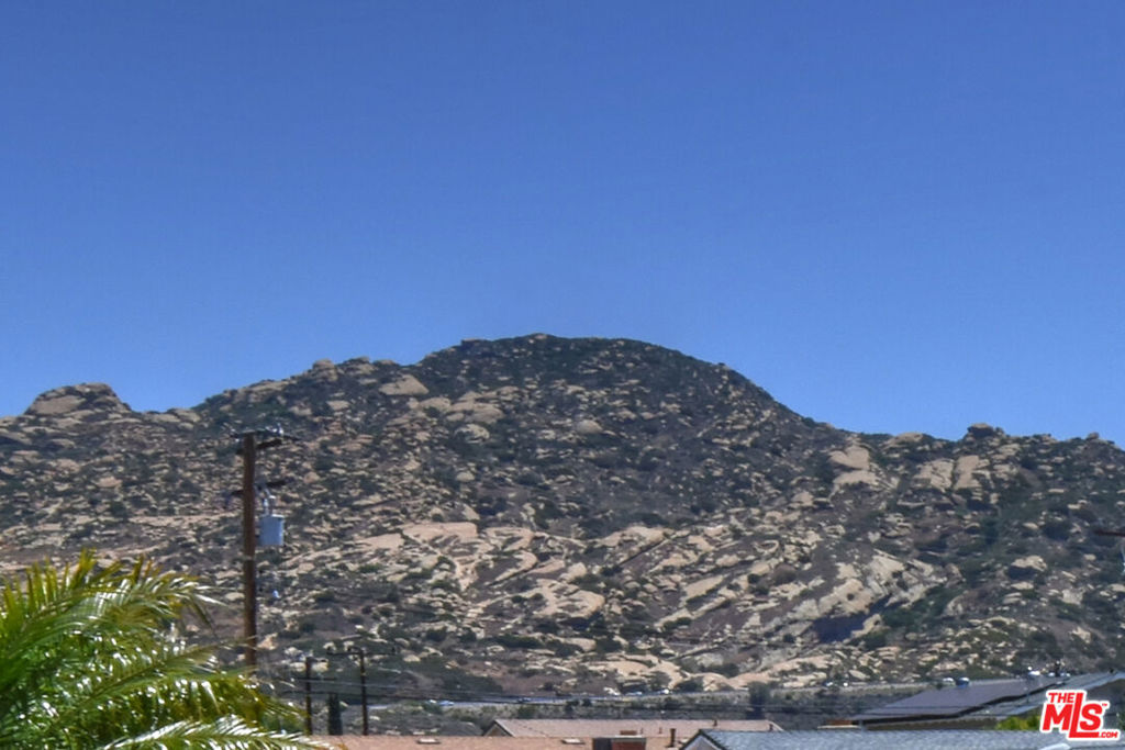 https://media.crmls.org/mediaz/0bfcf2b3-ab2d-409c-a9cf-07c4e9d2ac1c.jpg?preset=X-Large