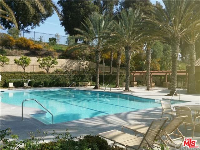 9009 S Calvin Way, Inglewood CA: https://media.crmls.org/mediaz/0bfe8335-b8d2-4dd6-b331-07346568bb04.jpg
