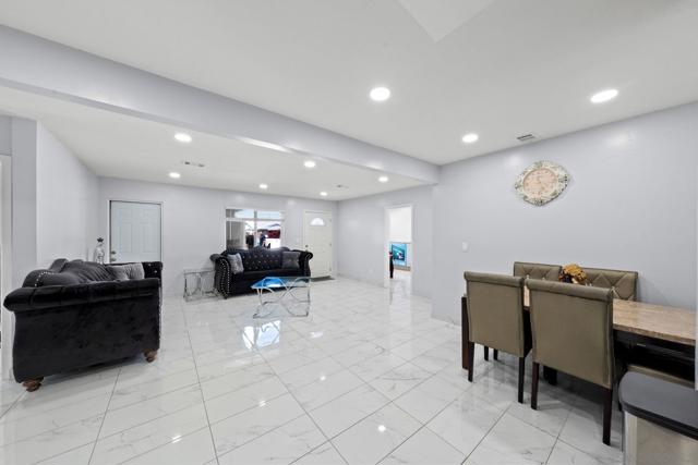 619 Dorothy St, El Cajon CA: https://media.crmls.org/mediaz/0bfebc43-40a3-44dd-8dcf-e163cc0a911a.jpg