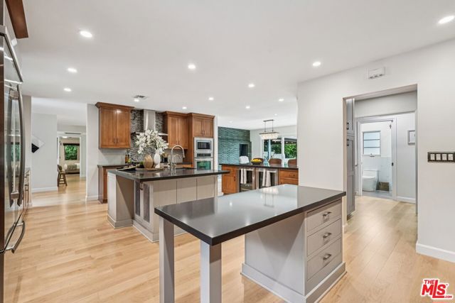 240 Oakhurst Lane, Arcadia CA: https://media.crmls.org/mediaz/0bfee357-f486-4b89-9568-4d507d580dd2.jpg